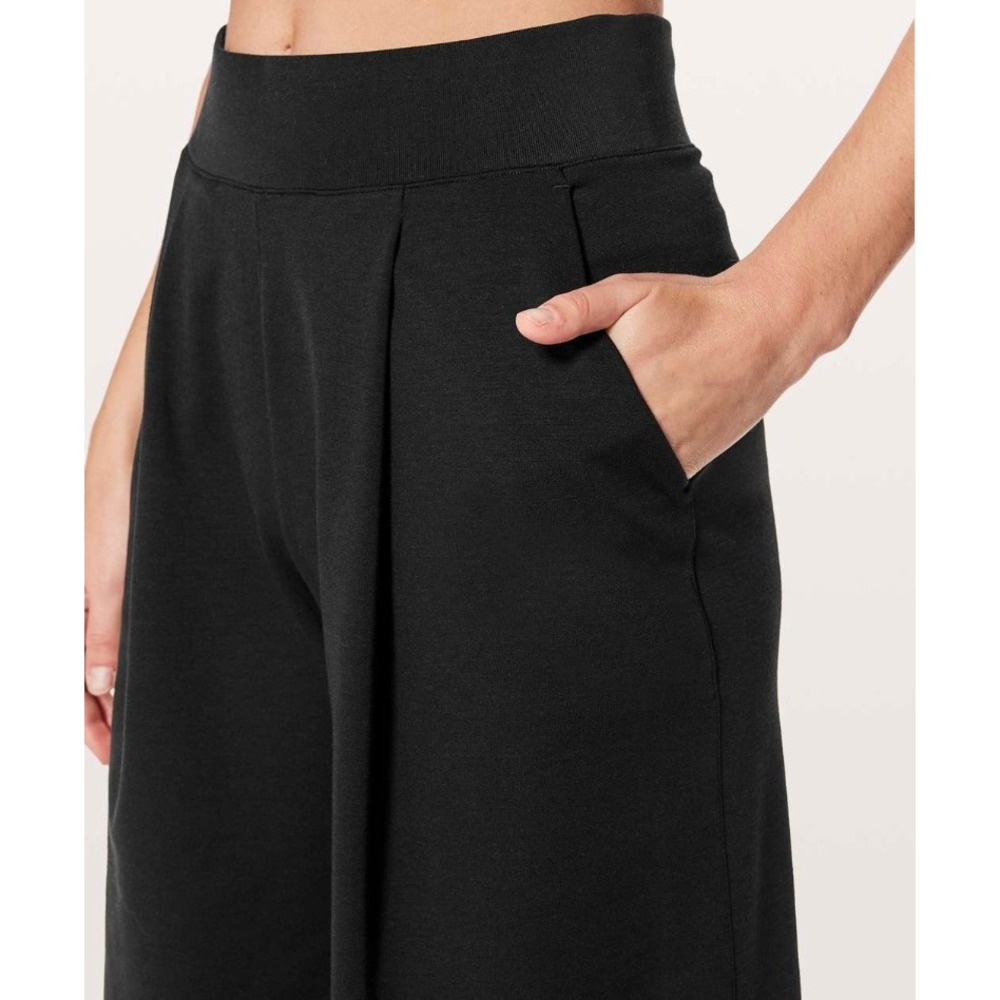 Lululemon Can You Feel The Pleat Black Textured Wide Leg Crop‎ Pants Size 8 - Picture 3 of 13